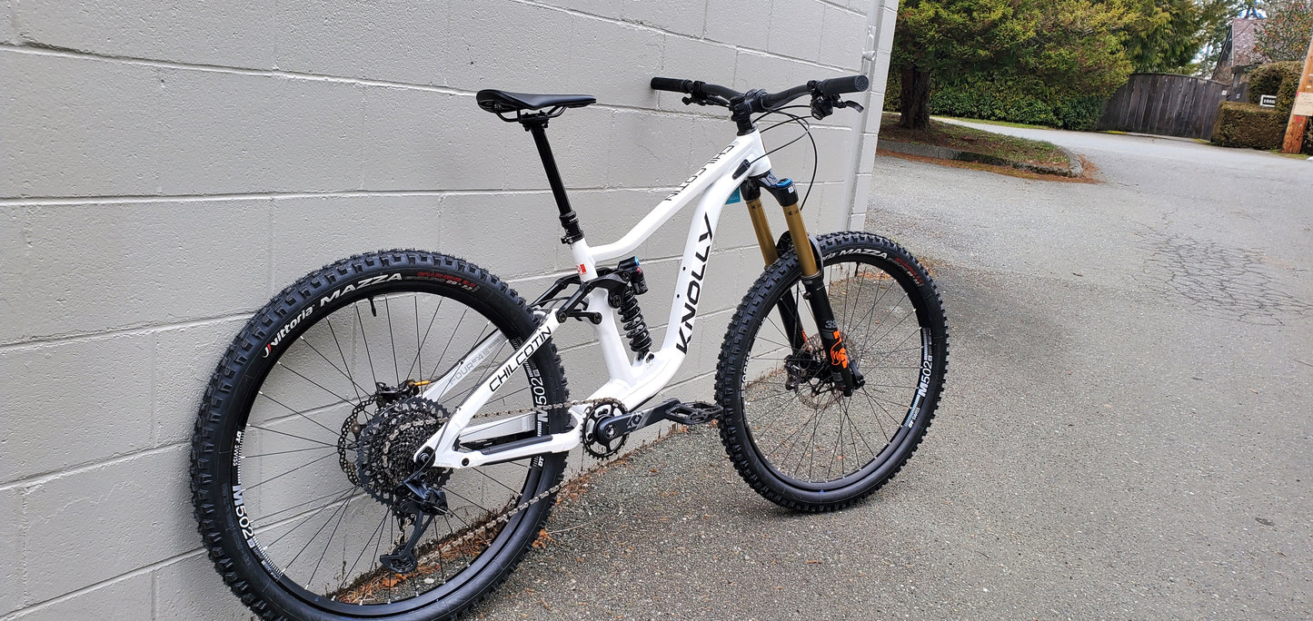 Knolly Chilcotin 151Medium  / Rockshox Super Deluxe / Custom Build