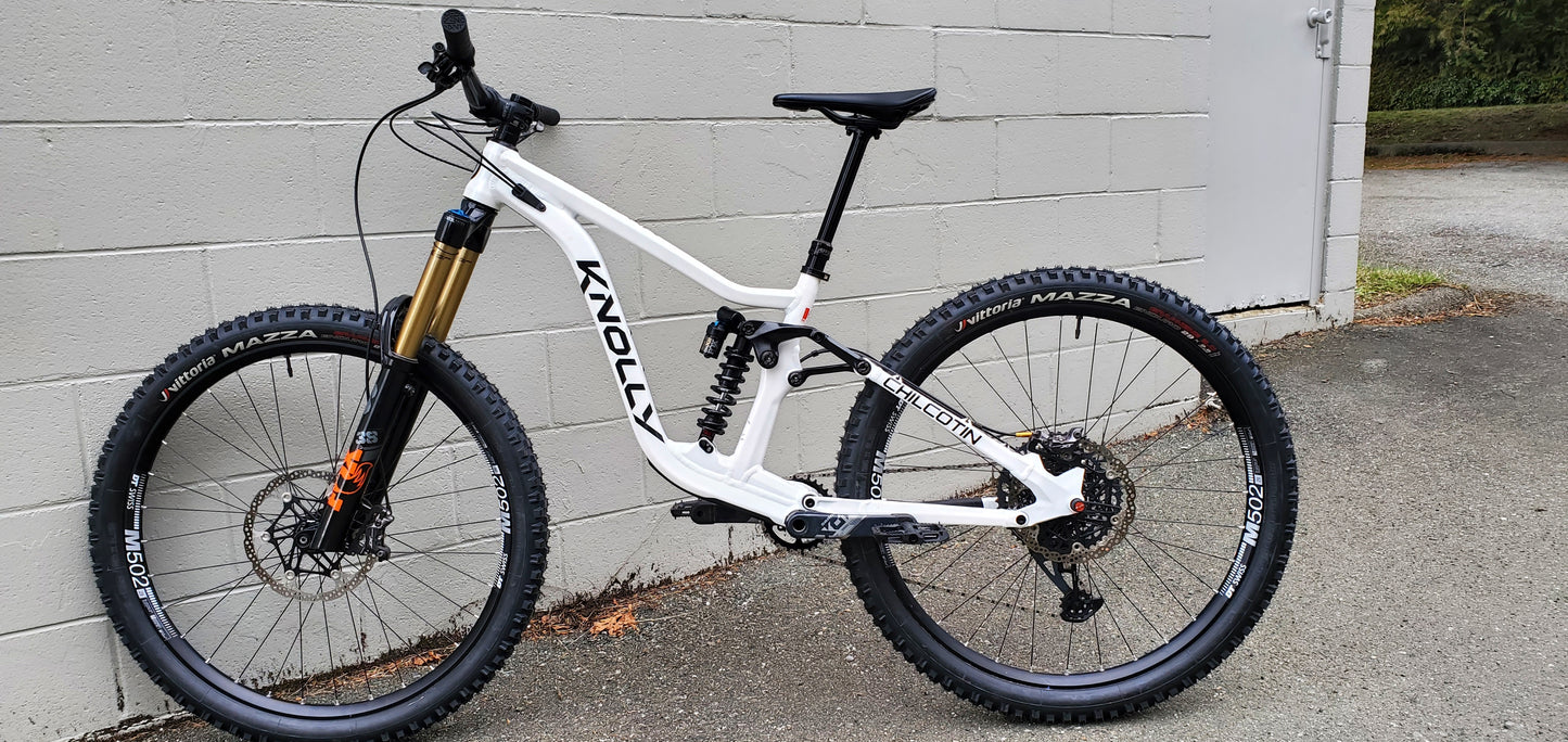 Knolly Chilcotin 151Medium  / Rockshox Super Deluxe / Custom Build